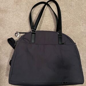 Lo & Sons Black Travel Bag with Structured Design